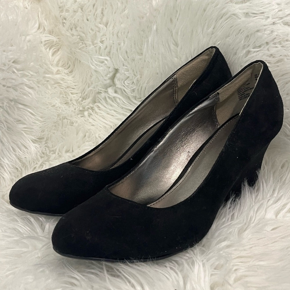 Dexter microsuede black wedges size 10